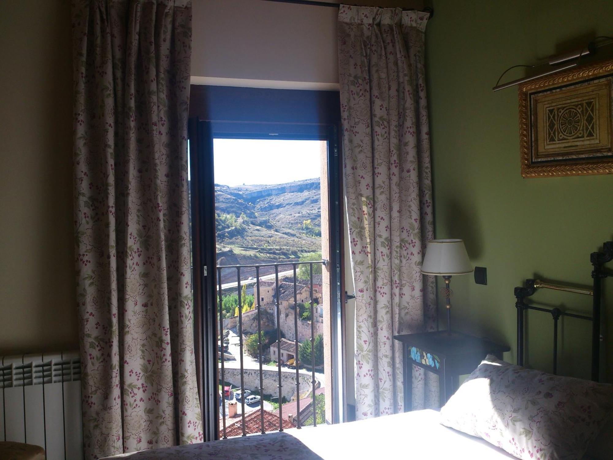Hotel-Hospederia Los Templarios Sepúlveda Exteriör bild