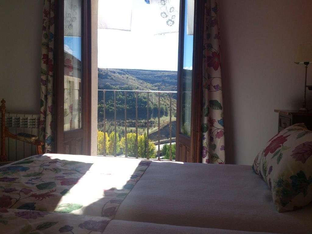 Hotel-Hospederia Los Templarios Sepúlveda Exteriör bild