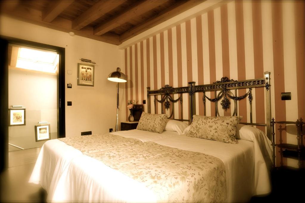 Hotel-Hospederia Los Templarios Sepúlveda Rum bild